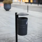 KOSZ ULICZNY Z DASZKIEM 35L